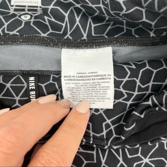 NIKE Women’s Dri-Fit Running Training Capri Pant Black/White Starglass sz: Small - Picture 6 of 10